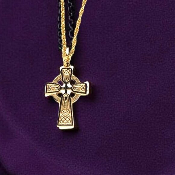 Vintage Celtic Cross Goldtone over Sterling Silver Pendant on 18" goldtone rope - Picture 1 of 12